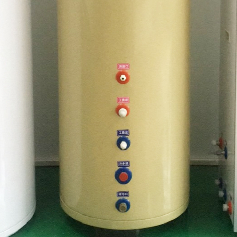 Air-powered non-halon insulated water tank, large-capacity pressure-bearing buffer insulated water tank