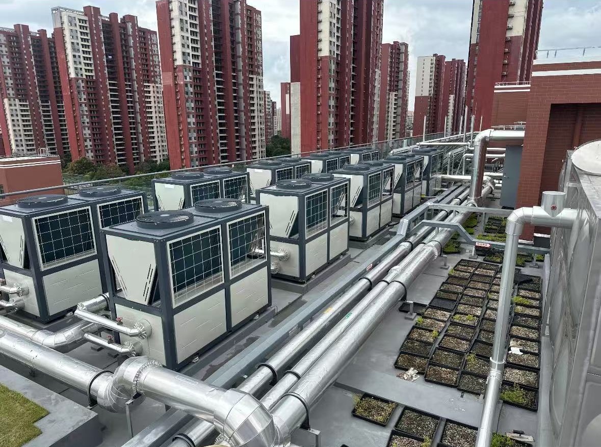 Bagong benchmark na nakakatipid sa enerhiya at nakakabawas sa gastos! Binabago ng dual-source heat pump intelligent system ang mga solusyon sa enerhiya para sa mga hotel at commercial complex Bagong benchmark na nakakatipid sa enerhiya at nakakabawas sa gastos! Binabago ng dual-source heat pump intelligent system ang mga solusyon sa enerhiya para sa mga hotel at commercial complex